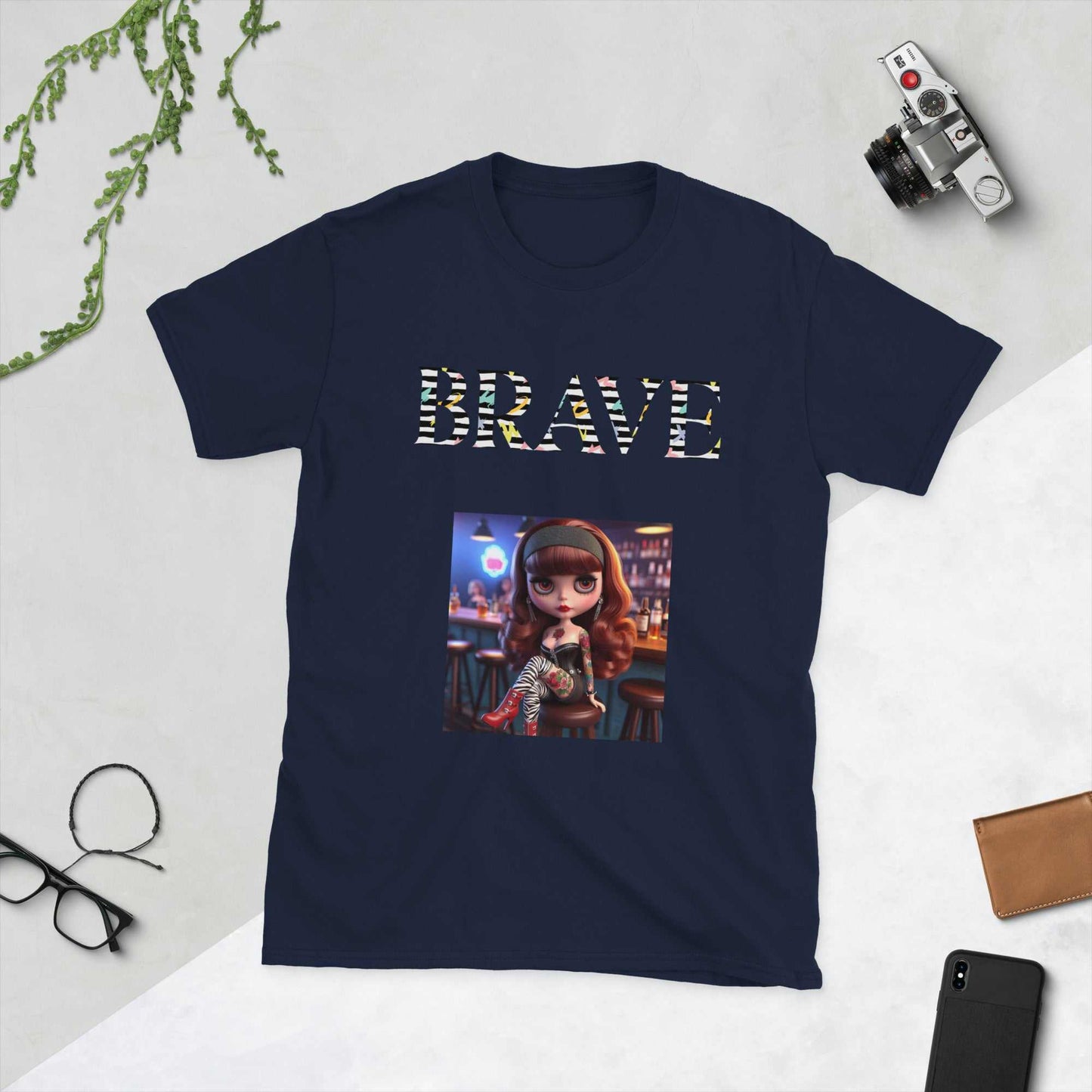 Acabas de encontrar la camiseta esencial para tu fondo de armario. Está confeccionada en un algodón 100% hilado en anillos que la hace una prenda suave y cómoda. El 